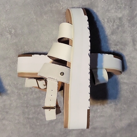 UGG WOMENS SZ7 BRAELYNN WHITE SANDALS . LIKE NEW - Picture 3 of 3